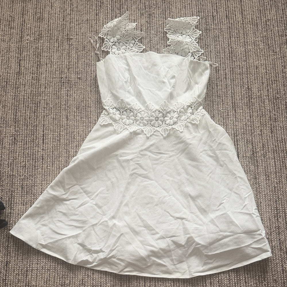 White Lace Sleeveless Dress